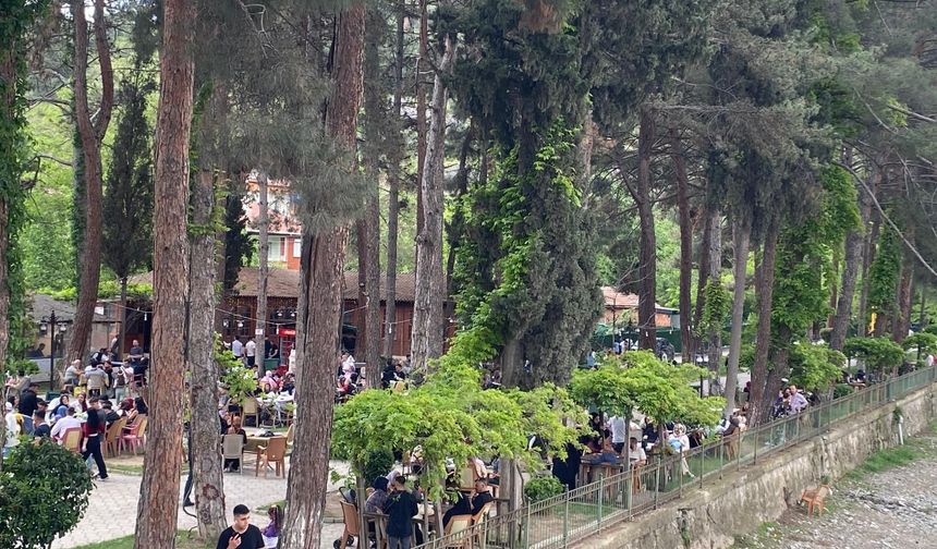 Bayramda Boyabat’a Gurbetçi Akını: Nüfus Üçe Katlandı, Trafik Kilitlendi