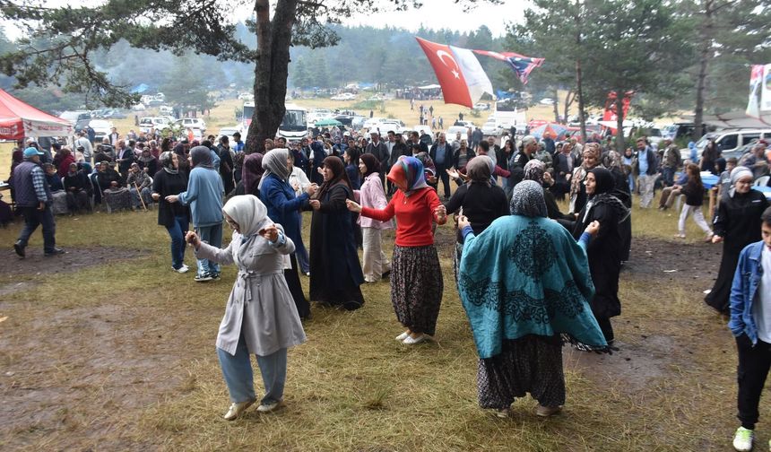 Boyabat Yaylalarında Kültür Şöleni: Binlerce Gönül Aynı Sofrada Buluştu