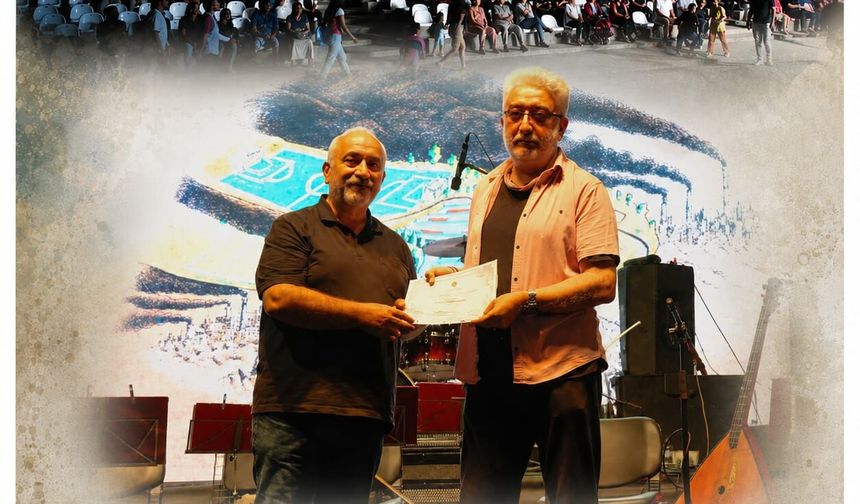 Aşkın Ayrancıoğlu, Ödülünü Binlerce Kişinin Katıldığı Törende Aldı