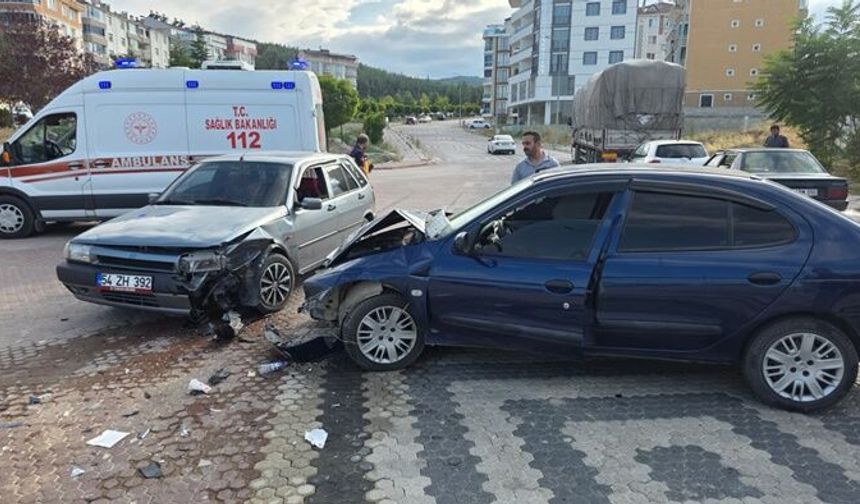 Boyabat Yıldız Mahallesi’nde Trafik Kazası 2 Sürücü Yaralandı!