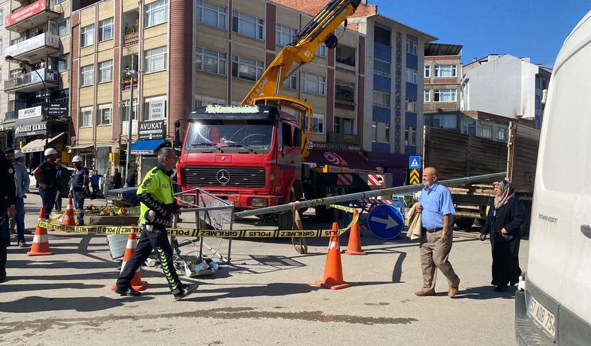 Dörtyol'da Elektrik Direği İşçinin Üzerine Düştü: 1 Yaralı