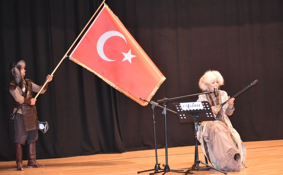 Boyabat'ta Kazakistanlı Nazira Mahambetova konser verdi.