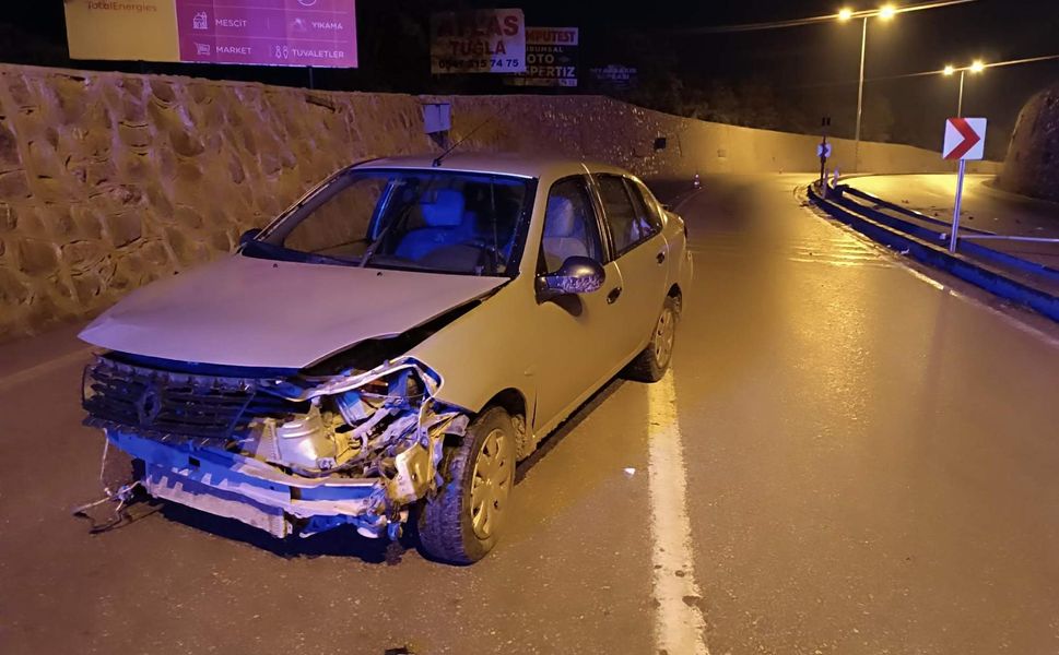 Boyabat’ta gece saatlerinde meydana gelen kazada 2 kişi yaralandı.