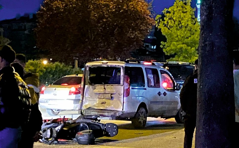 Boyabat'ta Kaza: Motosiklet Hafif Ticari Araca Çarptı, 2 Kişi Ağır Yaralandı