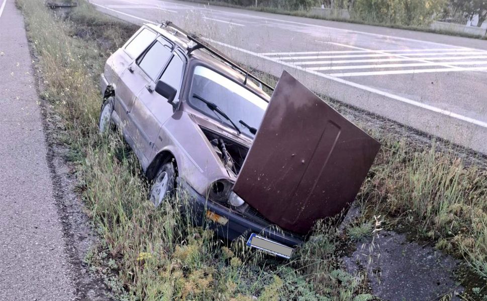 Boyabat'ta su kanalına düşen otomobilin sürücüsü yaralandı