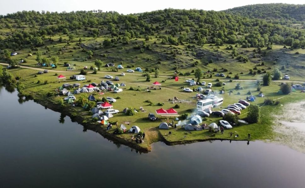 Boyabat Boyalı Barajı'na yüzlerce kişi akın etti