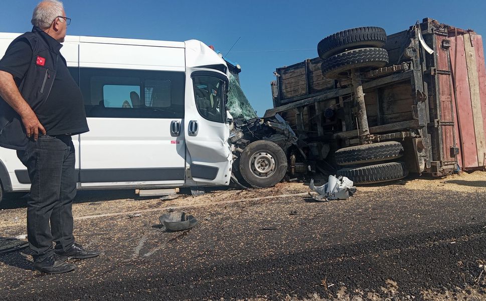 Boyabat Bektaş Köyü Mevkiinde kaza : Çeltikler Yola Saçıldı, Ulaşım Aksadı