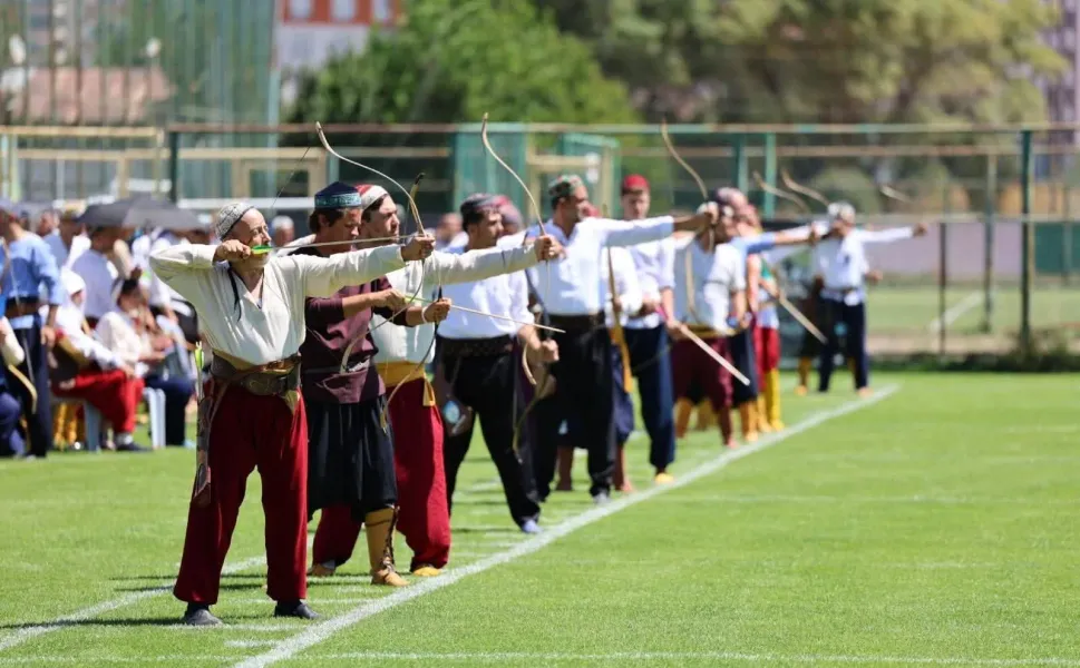 Boyabatlı Okçulardan Türkiye Şampiyonası’nda Çifte İkincilik