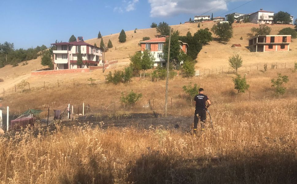 Boyabat Saraağaçayı Köyü’nde Ot Yangını Korkuttu