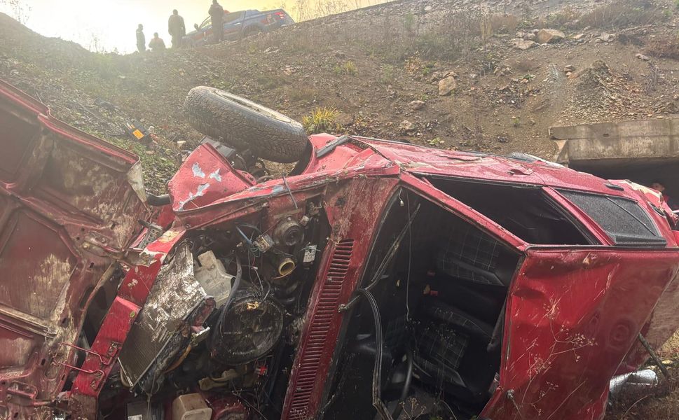 Boyabat yolunda kaza otomobil uçuruma yuvarlandı ; 1 ölü !