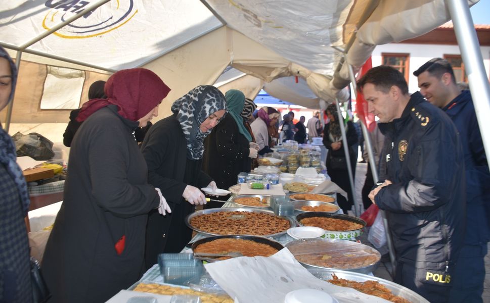 Boyabat'ta Gazze yararına kermes açıldı