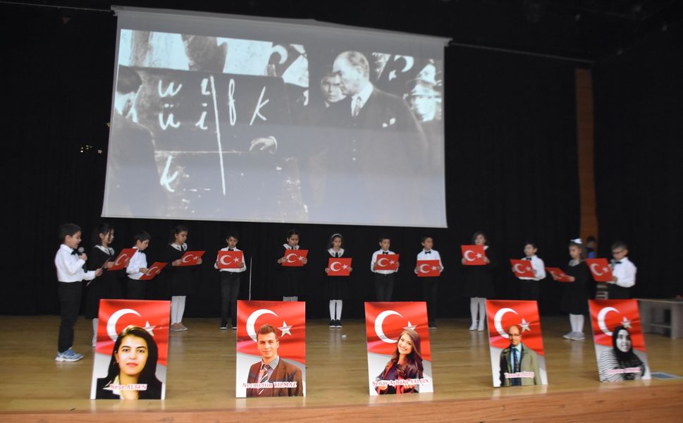 Boyabat'ta 24 Kasım Öğretmenler Günü anlamlı etkinlikle kutlandı