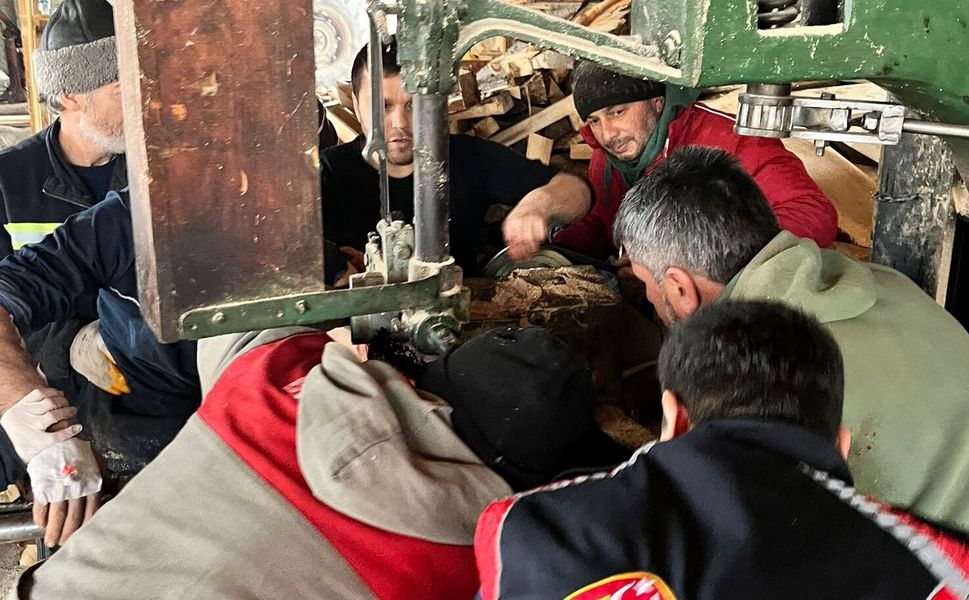 Atölyede İş Kazası: 68 Yaşındaki İşçi Ağır Yaralandı