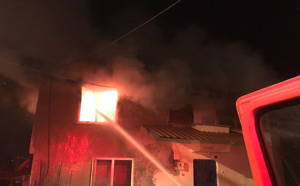 Boyabat’ta 2 Katlı Ev Yangını Korkuttu !