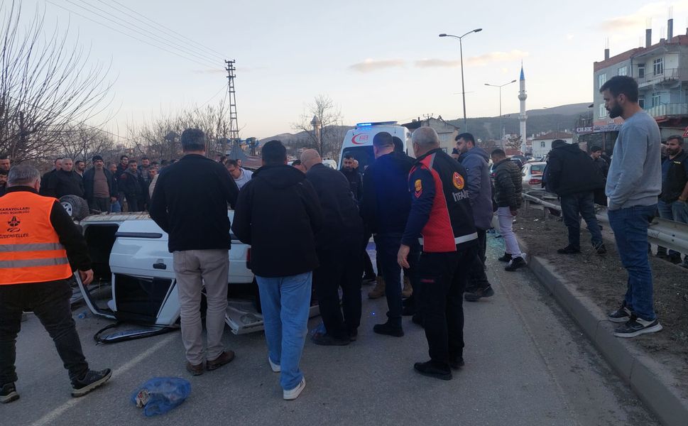 Boyabat’ta Trafik Kazası: Otomobil Takla Attı, Sürücü Yaralandı