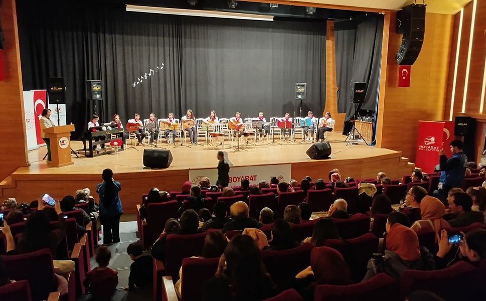 Boyabat'ta "Sanat ve Müzik Gecesi" düzenlendi