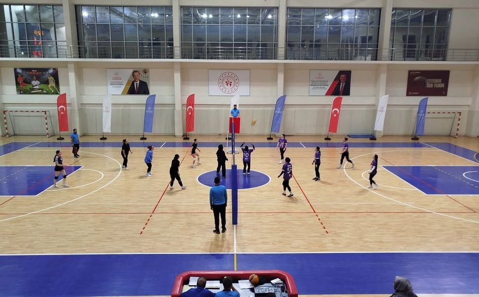 BOYABAT'TA KADINLAR GÜNÜ VOLEYBOL TURNUVASI SONUÇLANDI