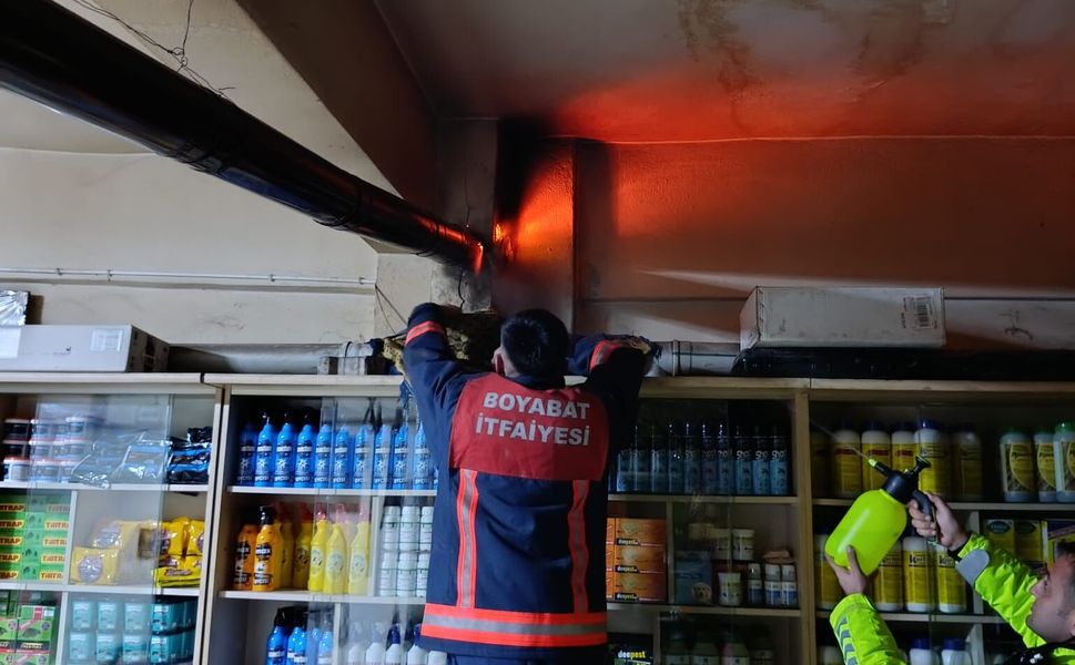 Boyabat’ta İş Yeri Yangını: İtfaiye Hızla Müdahale Etti