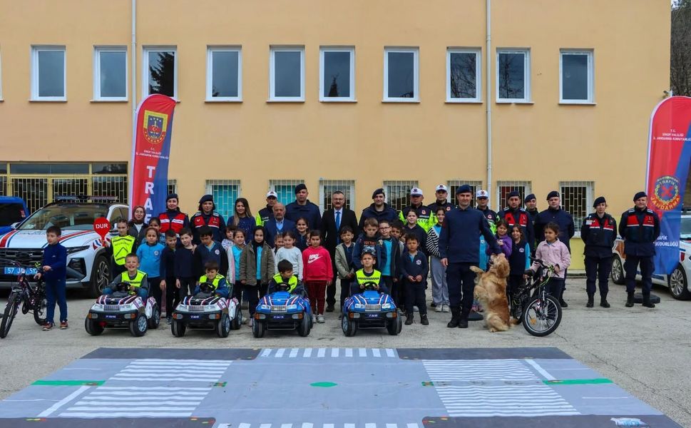 Boyabat’ta öğrencilere Jandarma’dan trafik eğitimi