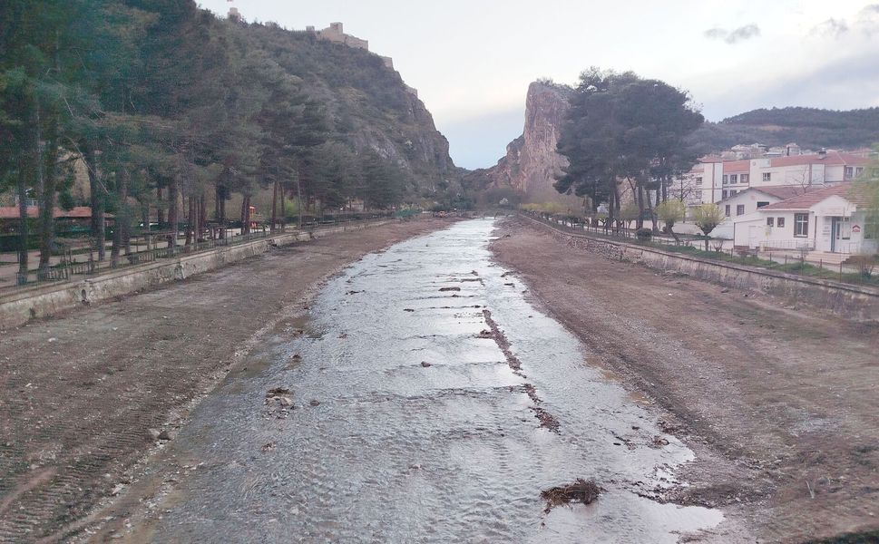 Boyabat’ta Kolaz Çayı ıslah çalışmaları sürüyor