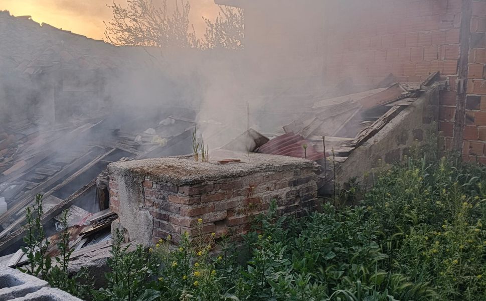 Boyabat’ta Metruk Binalarda Peş Peşe Çıkan Yangınlar Endişe Yaratıyor