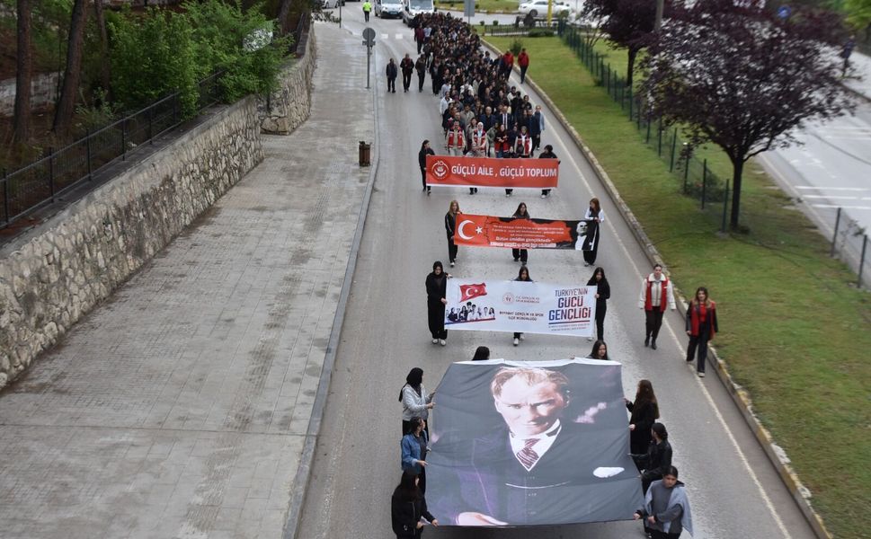 Boyabat'ta Gençlik Yürüyüşü düzenlendi