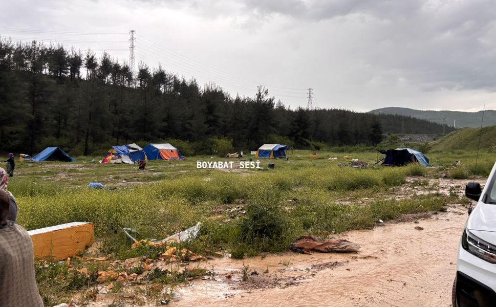 Boyabat’ta Roman vatandaşlar selde mahsur kaldı