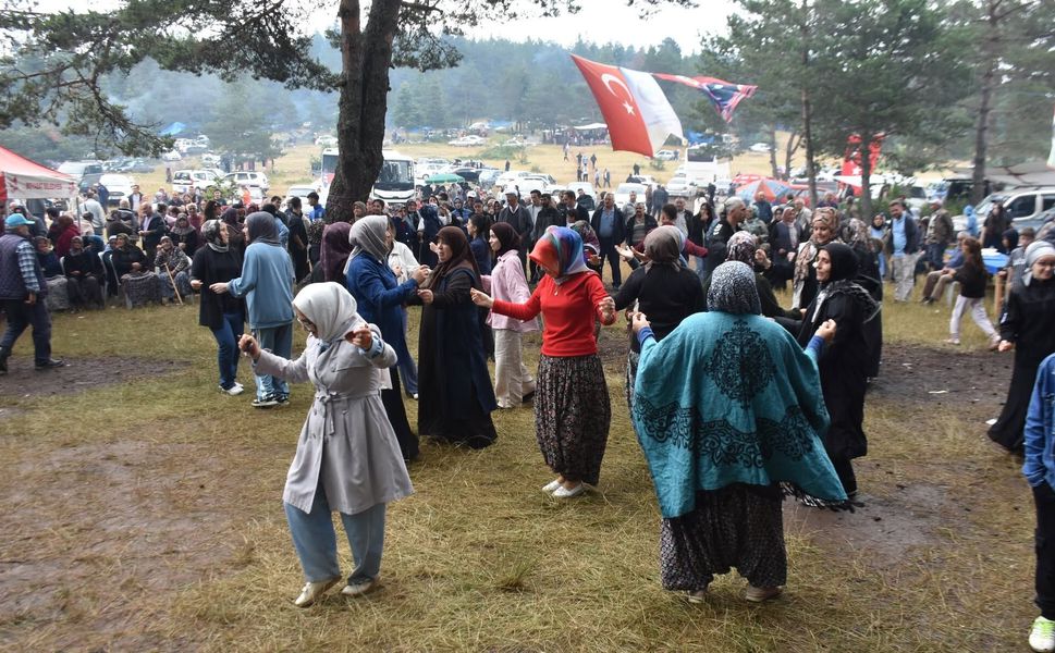 Boyabat Yaylalarında Kültür Şöleni: Binlerce Gönül Aynı Sofrada Buluştu