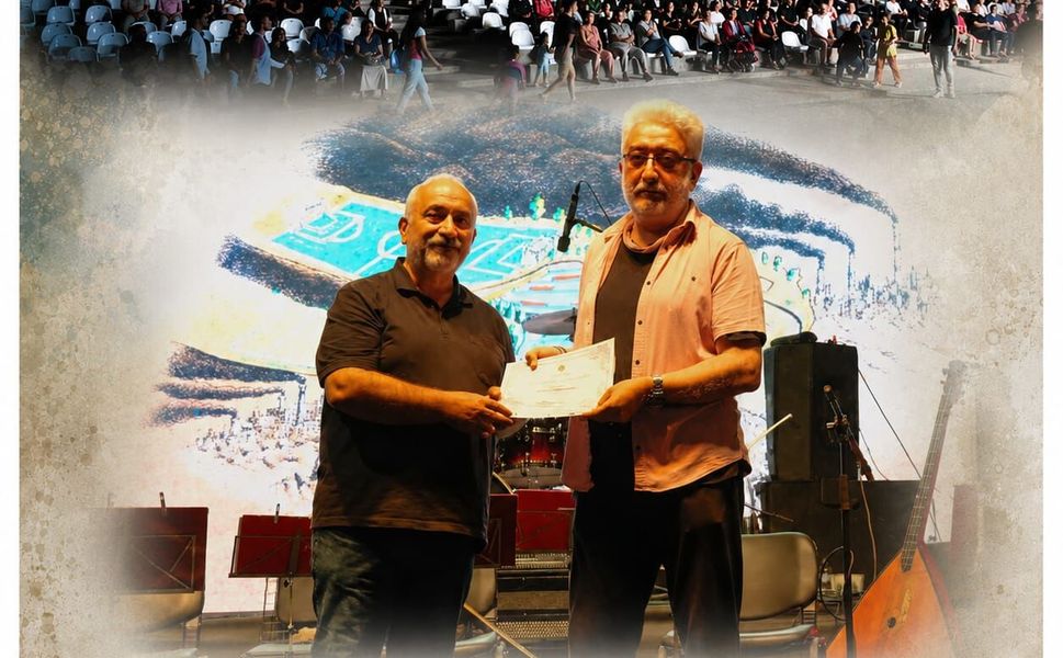 Aşkın Ayrancıoğlu, Ödülünü Binlerce Kişinin Katıldığı Törende Aldı