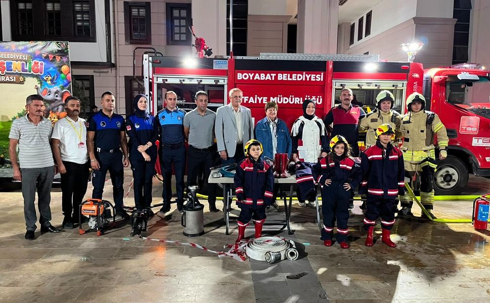 Boyabat Çocuk Şenliği'nde miniklere İtfaiyecilik ve Afet Eğitim