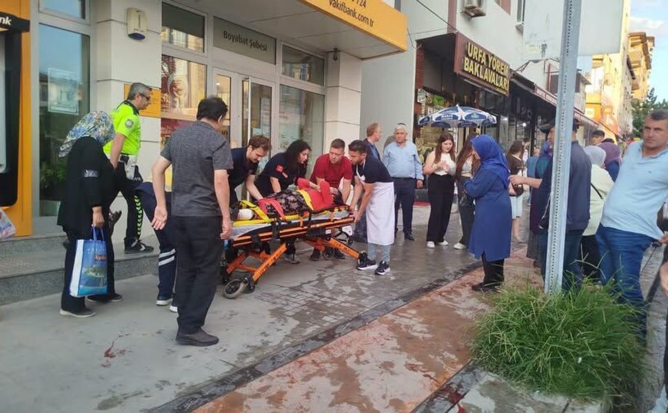 Boyabat’ta elektrikli bisikletin çarptığı yaya yaralandı.
