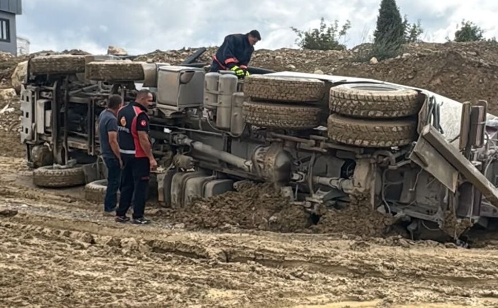 Boyabat OSB'de beton mikseri devrildi